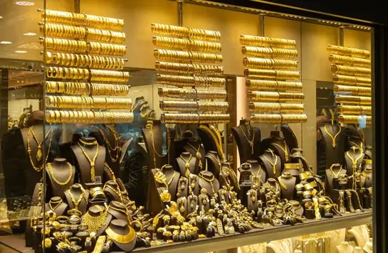 Luxurious lighting for jewelry display